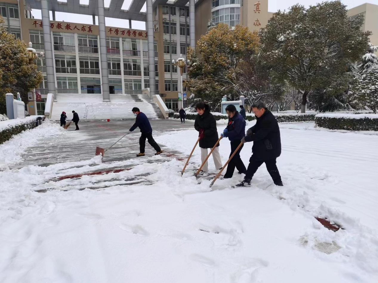 最美不過下雪天，溫暖不過物業人