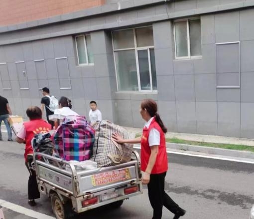 傳承雷鋒精神，綻放時代光芒 ——邦和物業宿馬一中項目部助力學生放假