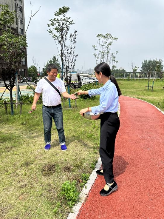 心系業主勤服務，無私奉獻鑄輝煌——巫海艷用熱情與奉獻詮釋物業人的責任與擔當